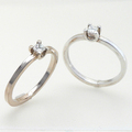 左が14金製のダイヤの指輪、右が銀製のダイヤの指輪　天然ダイヤ使用の手頃感のある指輪