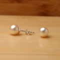 真珠のピアス　一粒真珠のシンプルなピアス