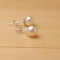真珠のピアス　一粒真珠のシンプルなピアス