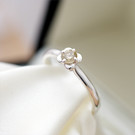 シルバー製花モチーフのエンゲイジリング・婚約指輪　天然ダイヤモンド入り