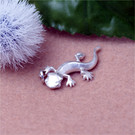 アカハライモリペンダント　アカハライモリモチーフの銀製ペンダント