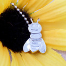 蜜蜂ペンダント　蜜蜂モチーフの銀製ペンダント