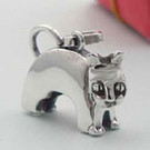 ネコペンダント　猫モチーフの銀製ペンダント