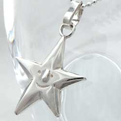 星のペンダント 星モチーフのペンダントトップ 銀製ペンダント