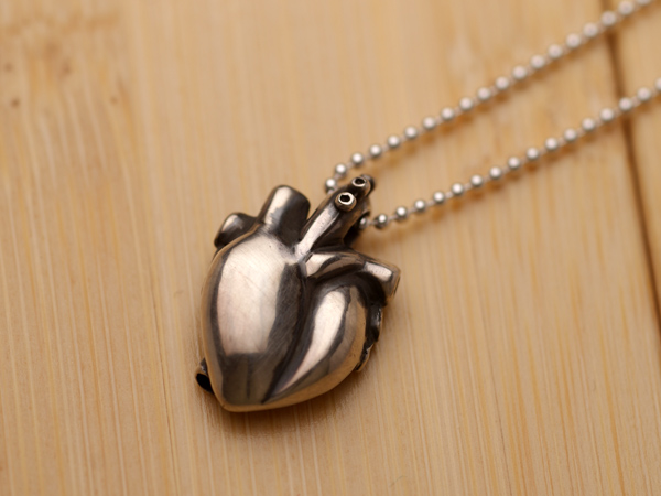 心臓ペンダント小　心臓モチーフの銀製アクセサリー